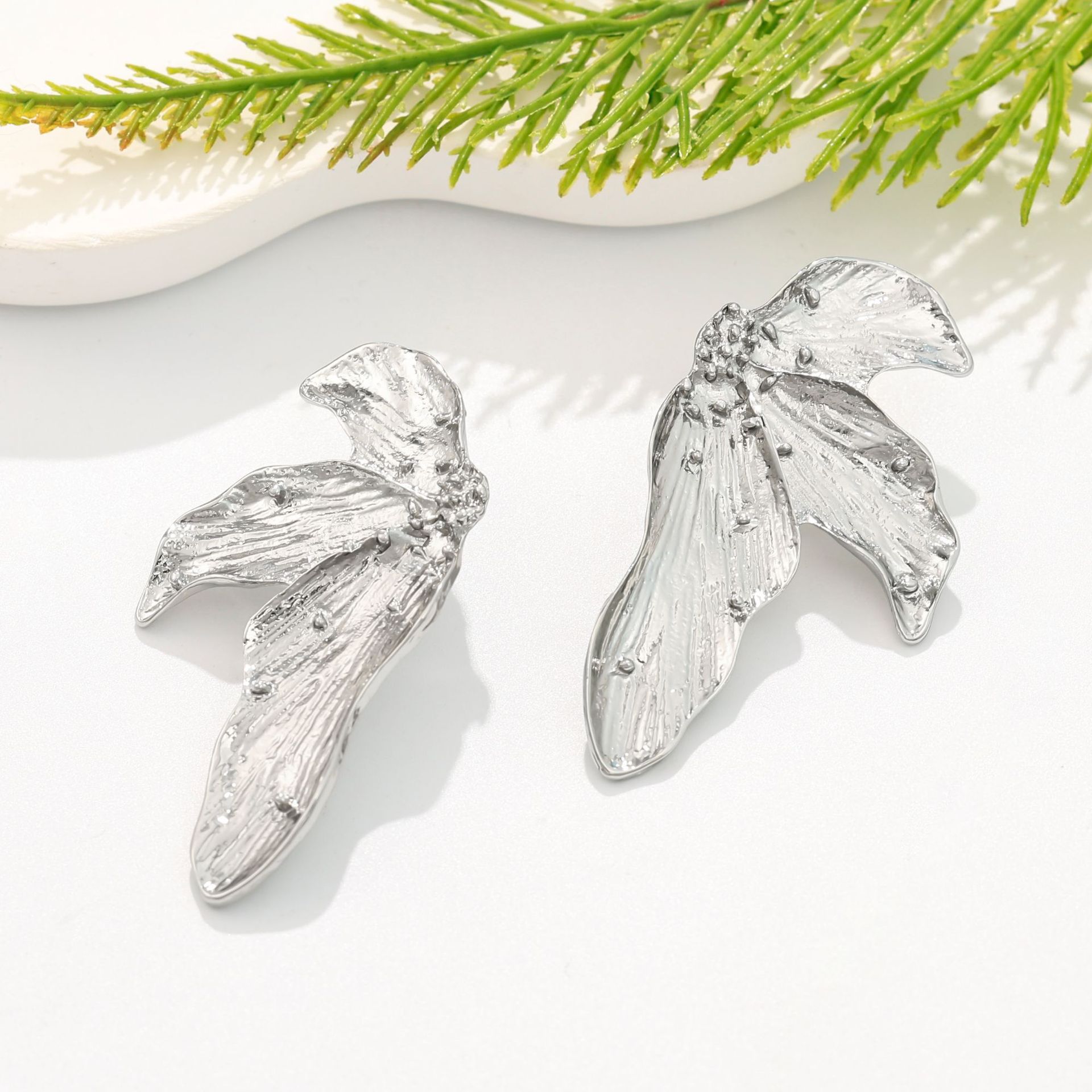 

Сережки з холодним вітром, з алюмінієвого сплаву, жіночі, ретро, у вигляді листя, біжутерія, модні сережки жіночі