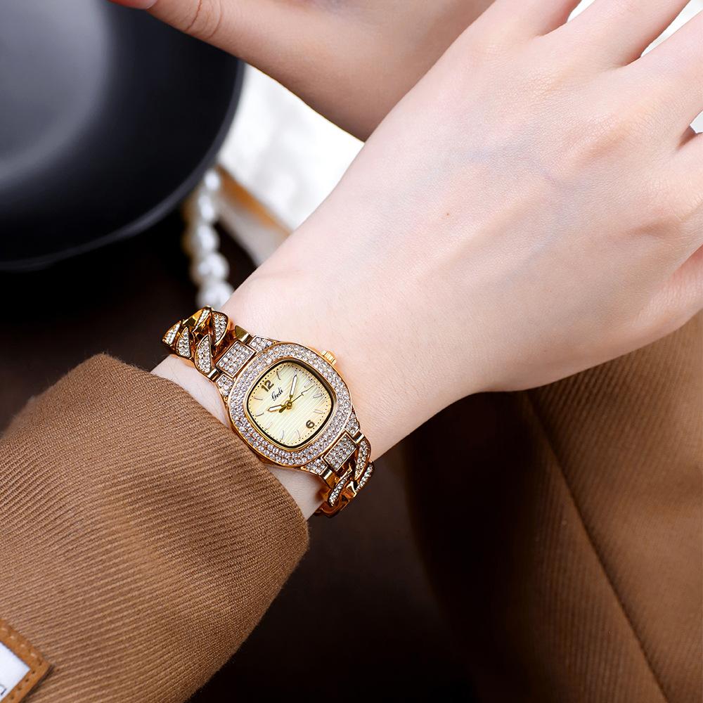 Light Luxury Exquisite Full Diamond Bracelet Watch Women'S Fashion Trend Shiny Gypsophila Personality Quartz Watch