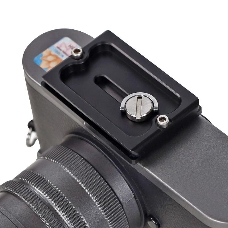 

Universal DSLR Tripod with Reversible 60 Leiyun Head - Compact & Quick Setup Yes