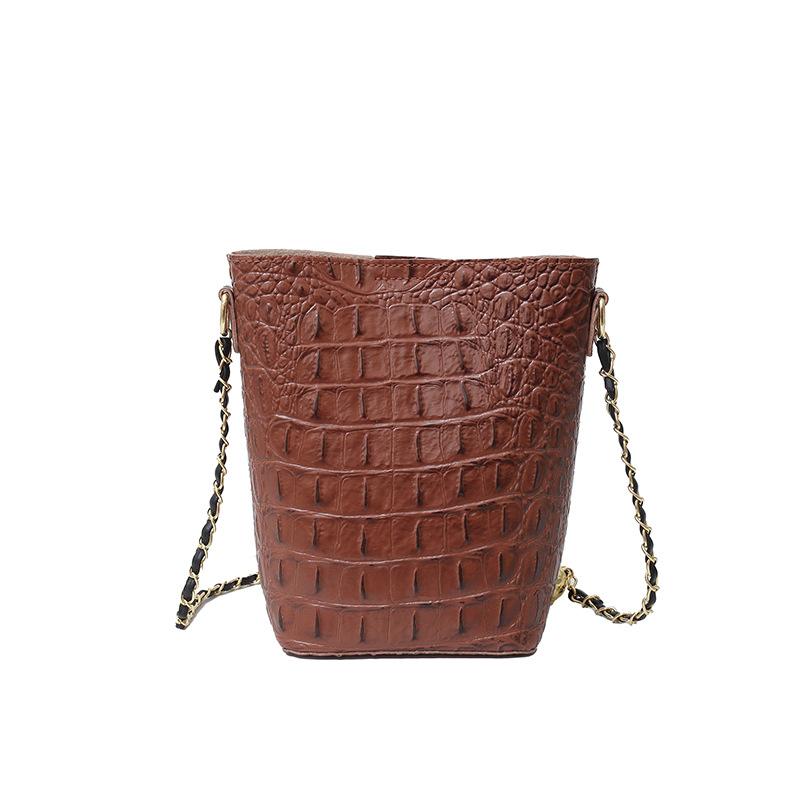 Large capacity new high-end crocodile pattern messenger bag versatile simple embossed women's bag bucket bag
