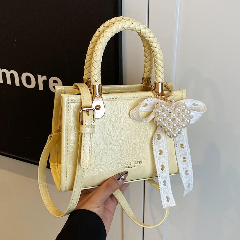 This year's popular bag women's 2025 new high-end versatile messenger bag fashionable super hot portable small bag