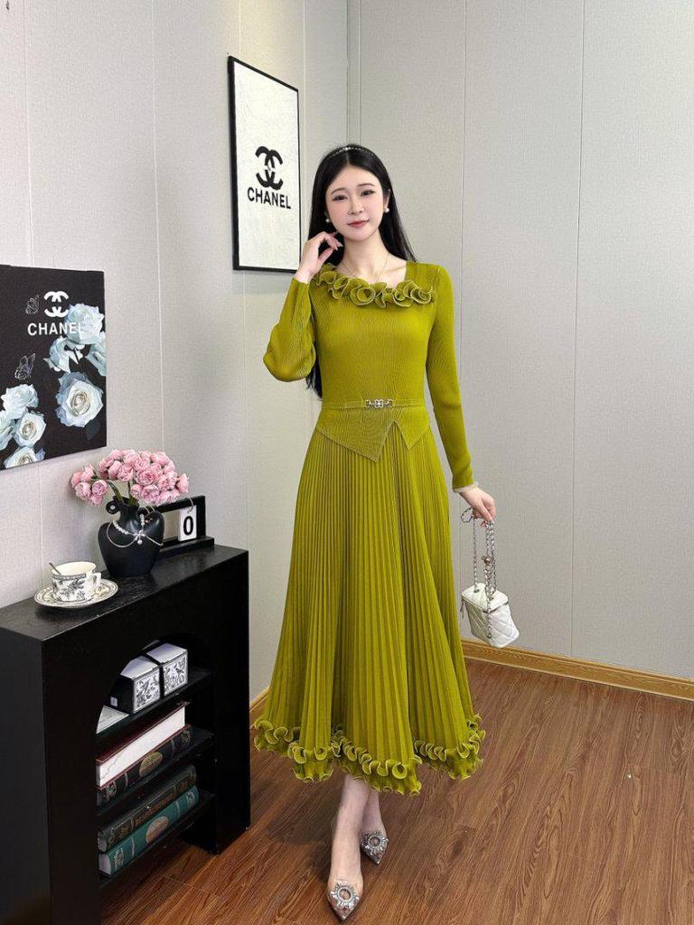 Issey Miyake Falten Rüschen Schlankmachendes Abendkleid - Vielseitige High-End Herbst/Winter Mode für Damen