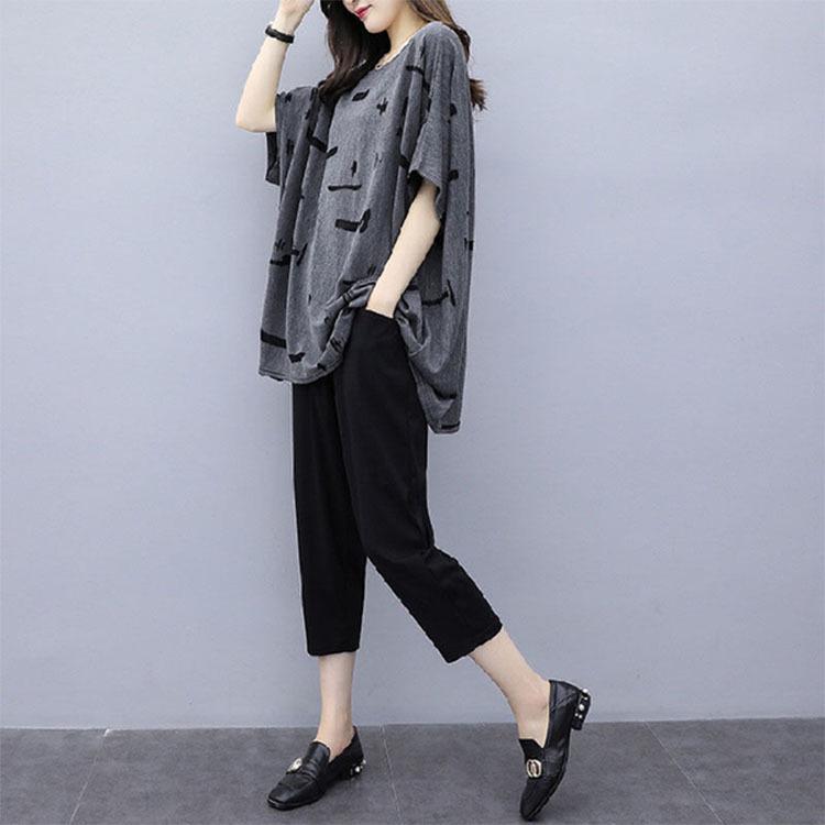 Plus Size Women's Fashion Two-Piece Set: Short Sleeve T-shirt & Skirt for a Slimming Look