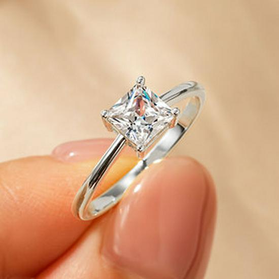 Women's Light Luxury Round Diamond Zircon Ring – Elegant Micro-Pave Fashion Accessory