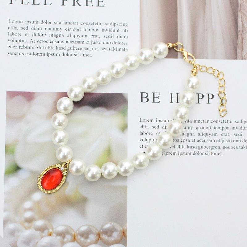 Charming Pet Collar with Emerald Pendant and Faux Pearls - Elegant Accessory for Cats and Dogs