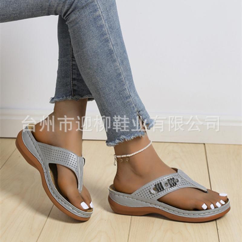 

The new summer versatile sandals are hollowed out, light and super comfortable, with thick bottom and large size sandals for women. 36