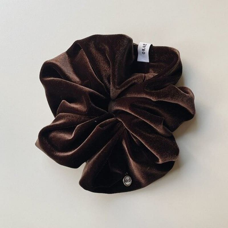 Oar Drop Wide Velvet Cameo Scrunchie [Brown]