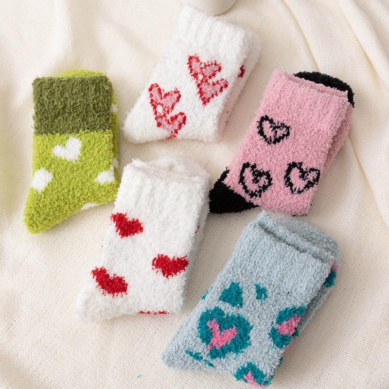 Autumn and Winter Coral Fleece Floor Socks for Girls, Cute Half-fleece Heart-shaped Sleep Postpartum Socks, Winter Thickened Warm Mid-calf Socks