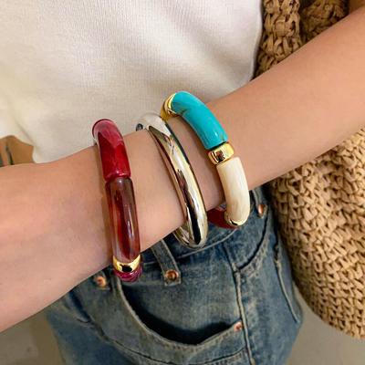 Leštěný kovový kulatý náramek: Všestranný módní náramek v evropském a americkém cool stylu, šperk na ruku vyšší třídy