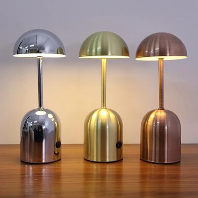 Lampada da scrivania creativa in metallo retrò americano semplice per ristorante, bar, scrivania, camera da letto, atmosfera, luce notturna con ricarica USB