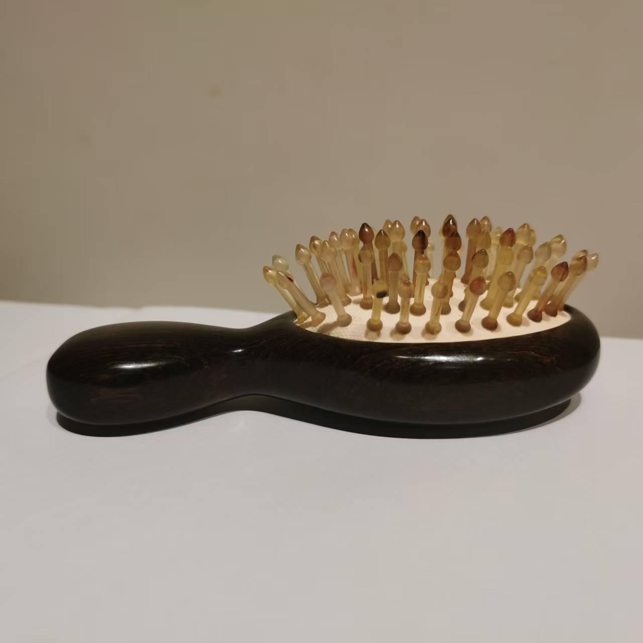 

Portable Purple Sandalwood Anti-Static Massage Comb