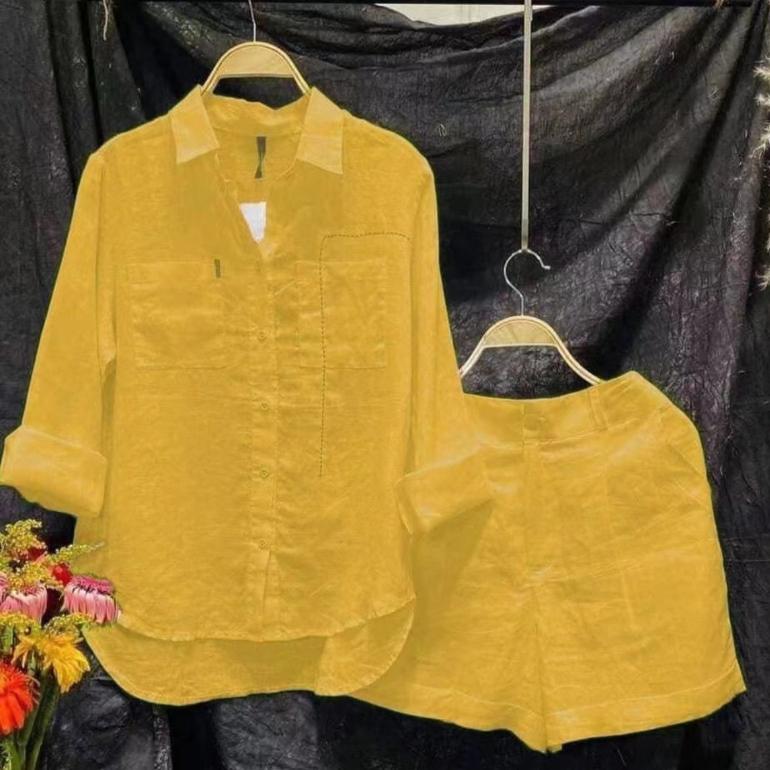 Ensemble deux pièces pour femmes composé d'une chemise décontractée ample à manches longues et à col, et d'un short, parfait pour le printemps et l'été(Commander une taille au-dessus)