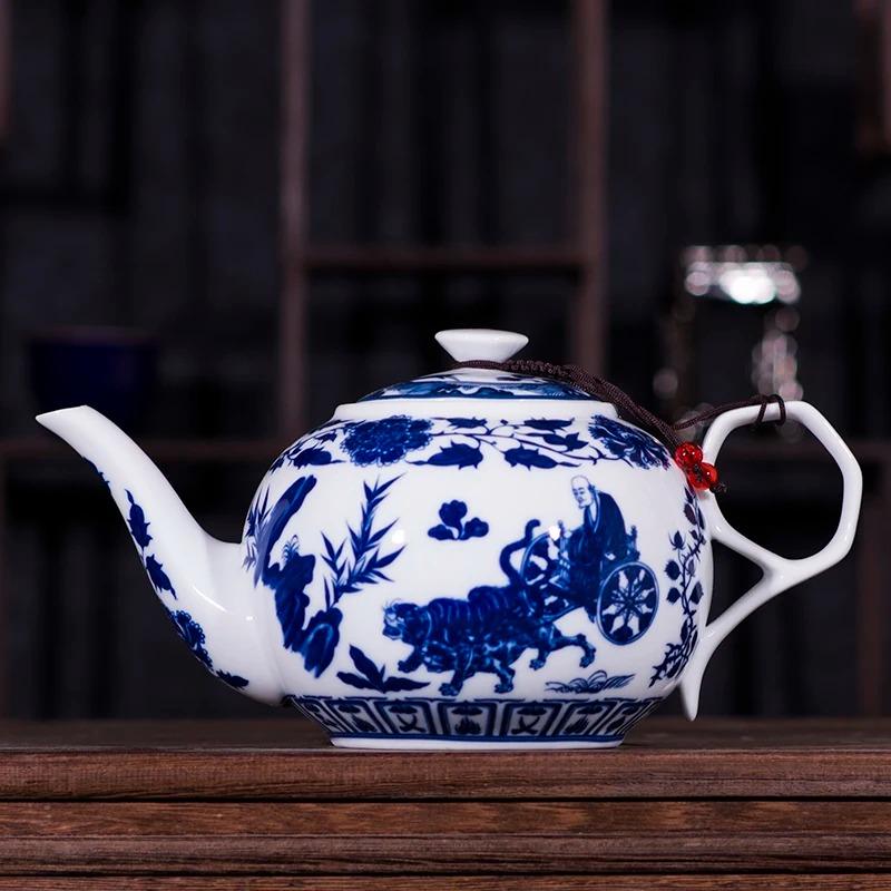 Ķīna Zilā un baltā plānā porcelāna