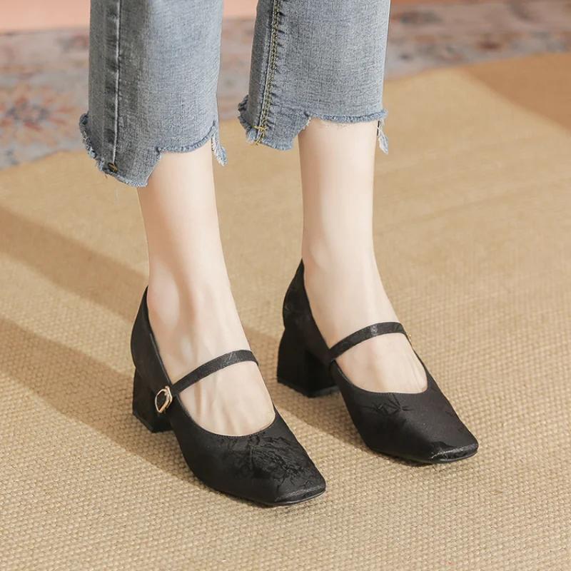 Fashion 2024 New Chinese Style Chinese Flat Shoes Women's Autumn Retro French Ballet Square Head Embroidered Button Thick Heels