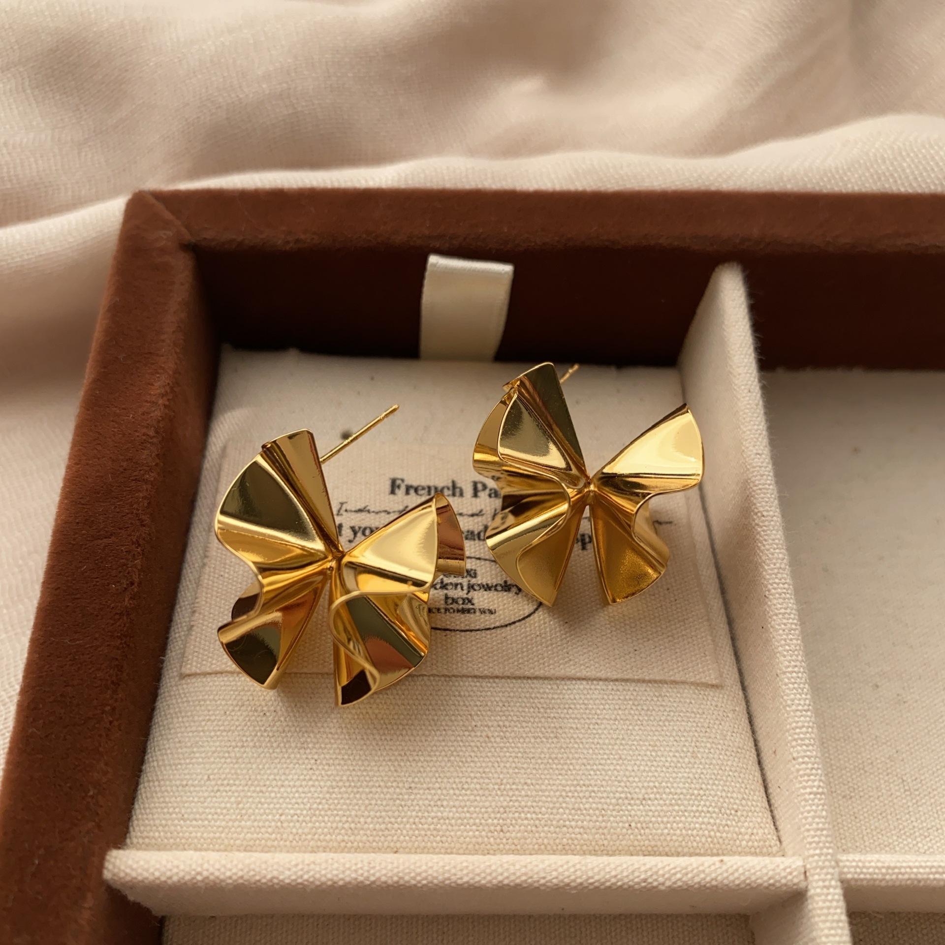 Geometric Origami Art Three-Dimensional Stud Earrings, High-End Simple Niche Exquisite French Light Luxury Folding Earrings