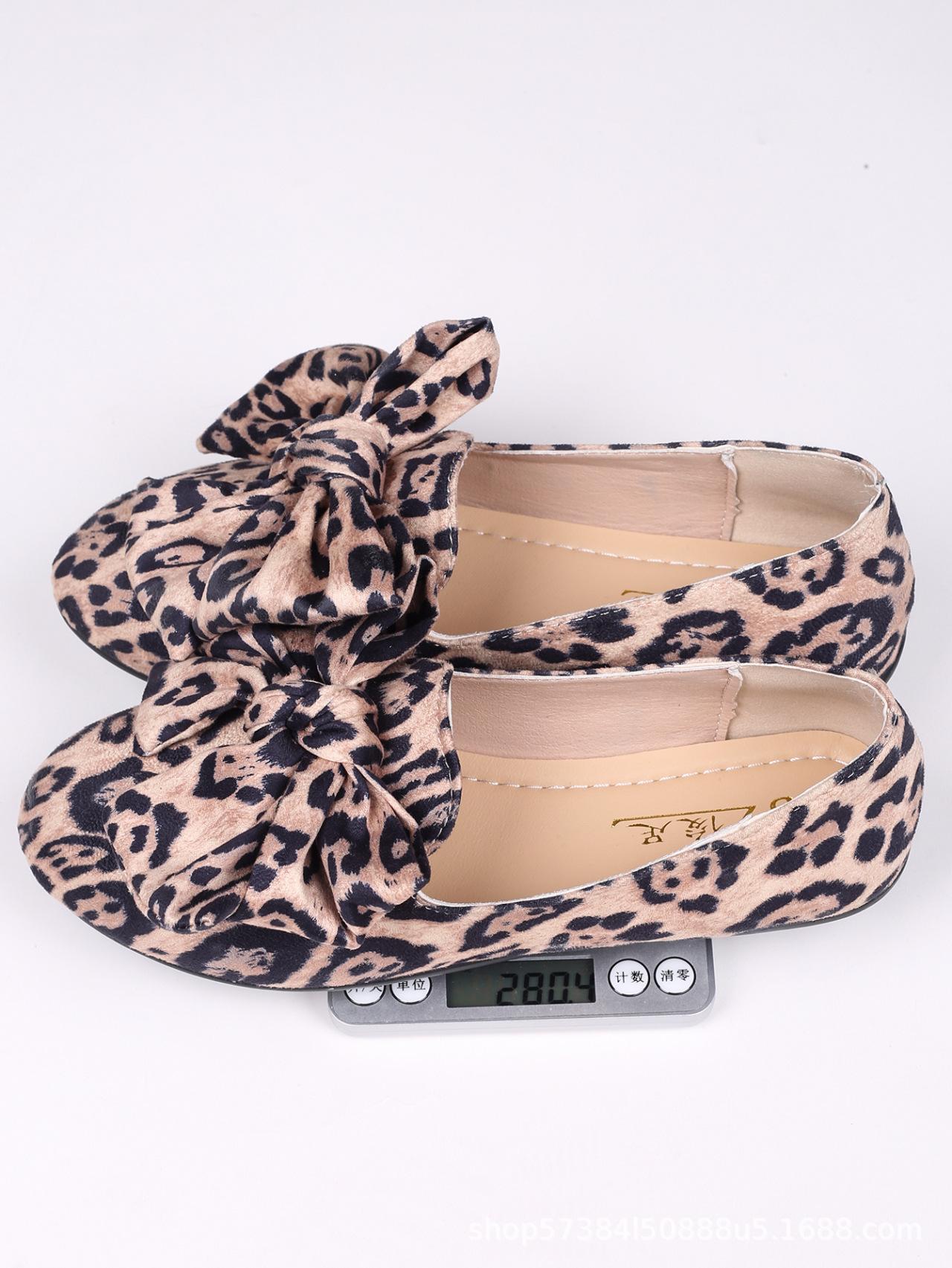 

Новые женские туфли большого размера из однотонной кожи в европейском и американском стиле, универсальные, в стиле колледжа, на плоской подошве, на шнуровке, размер для внешней торговли 43 36 цветной печати леопарда