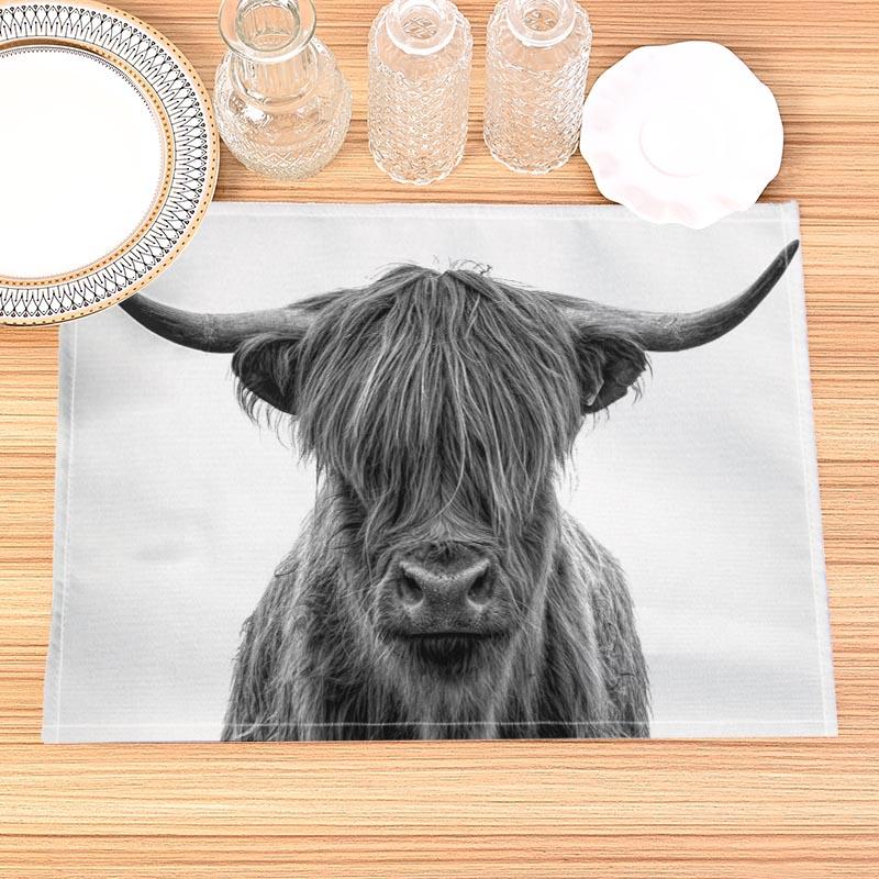 Highland Cow Placemat Cotton Linen Fabric Table Mats Family Dinner Tableware Kitchen Size 30X45cmTable Mat