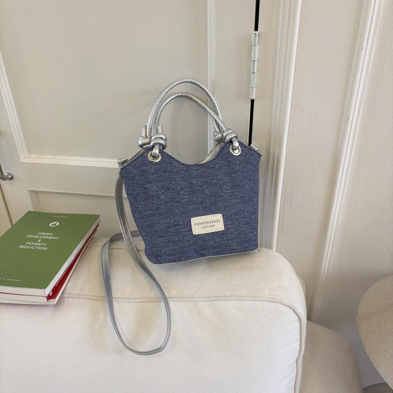 

Retro small square bag women s solid color texture shoulder pillow bag light luxury simple messenger women s bag серебряный