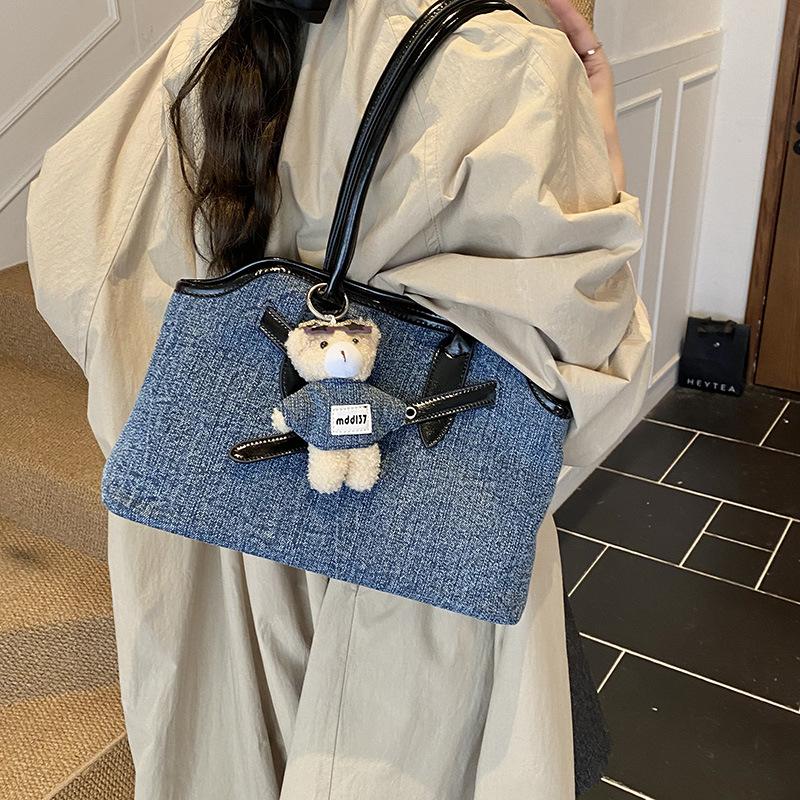 Denim bag women's large capacity 2025 new autumn and winter versatile simple shoulder college student class commuting tote bag