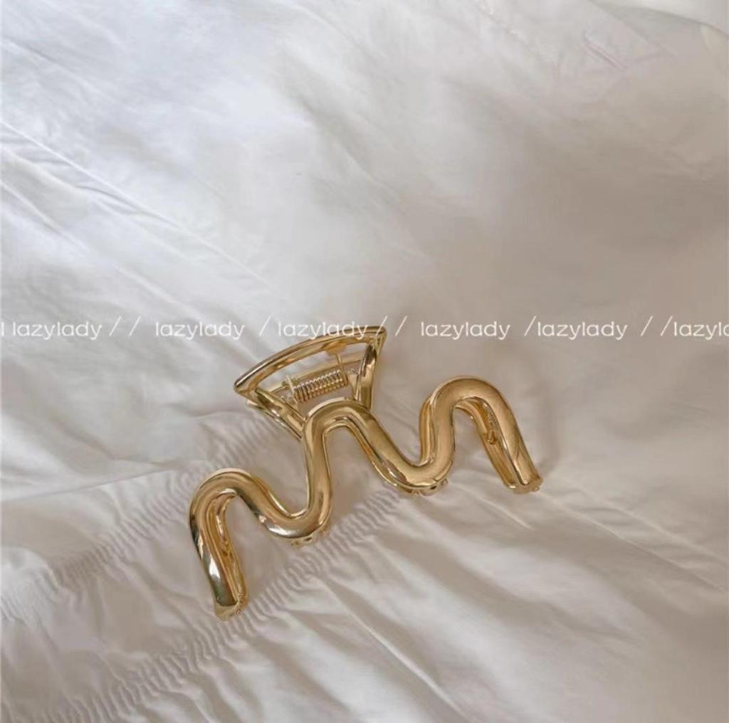 Premium Metal Hair Clip for Women - Large Summer Shark Clip, Unique Design Hairpin