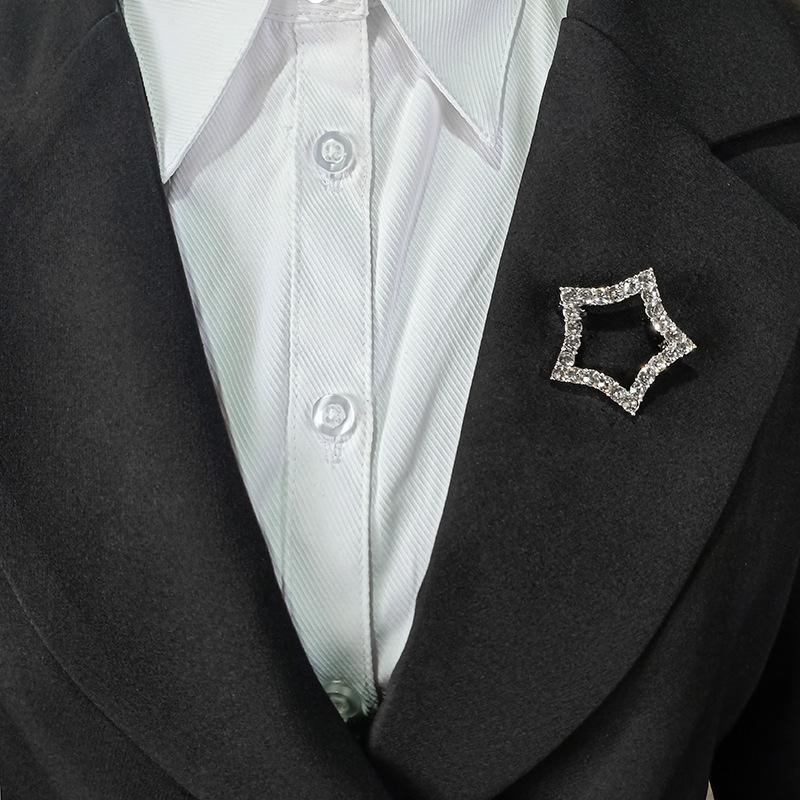 Simple Five-pointed Star Moon Brooch, Fashionable and Versatile, Neckline Pin, Clothing Shirt, Anti-light Fixed Trinkets.