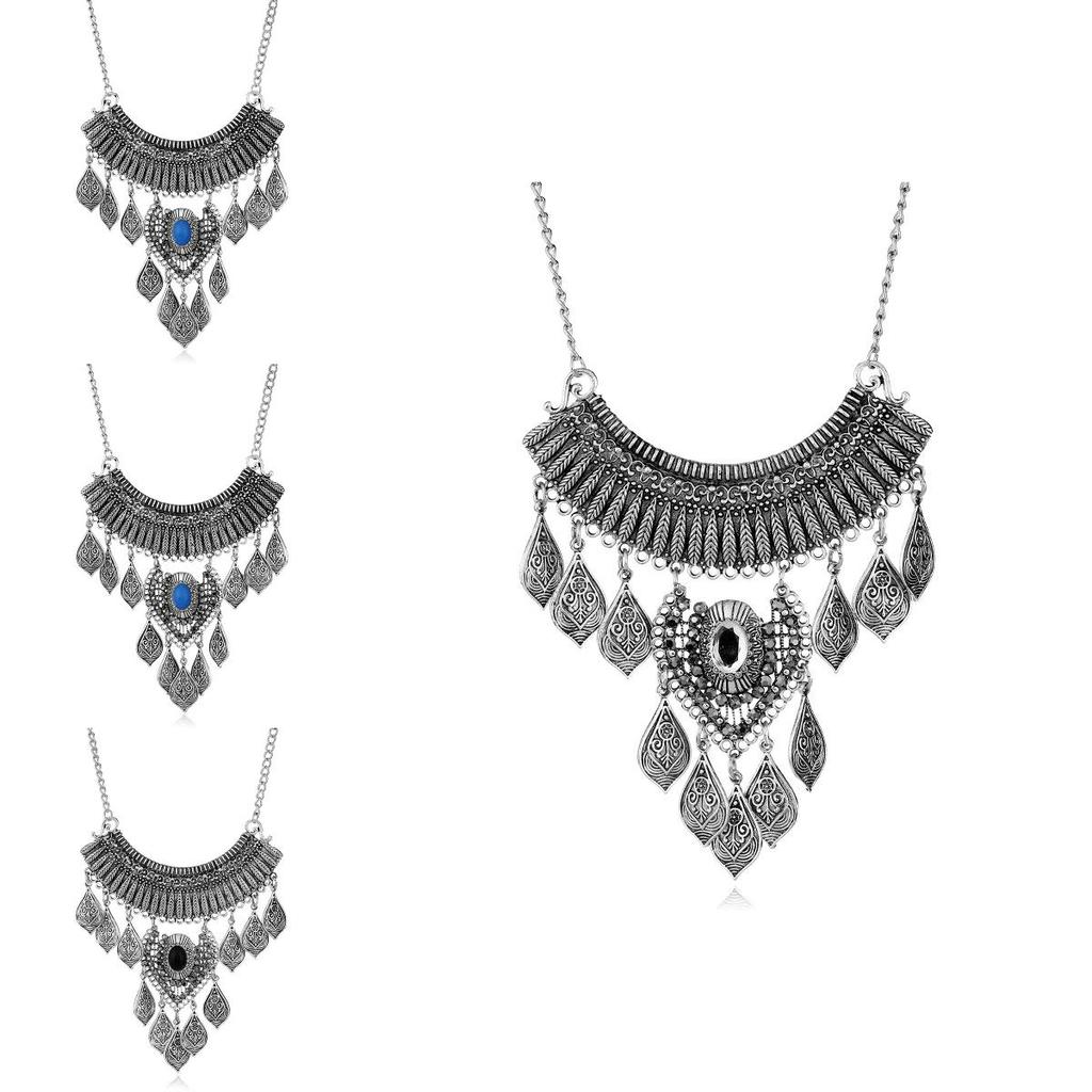 Vintage Leaf Pendant Necklace With Alloy Metal And Dazzling Embellishments For Artsy Women