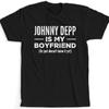 Johnny Depp je můj přítel - Vtipné tričko s nápisem Mentálně chodím s ním Černé