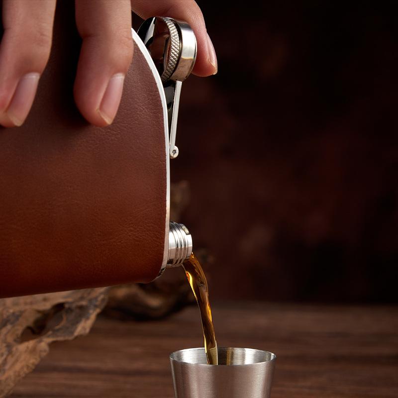 New 304 Stainless Steel Leather Wrapped 8 Oz Hip Flask High Grade Thickened Portable Outdoor Home Liquor Flask Wine Tool Gifts