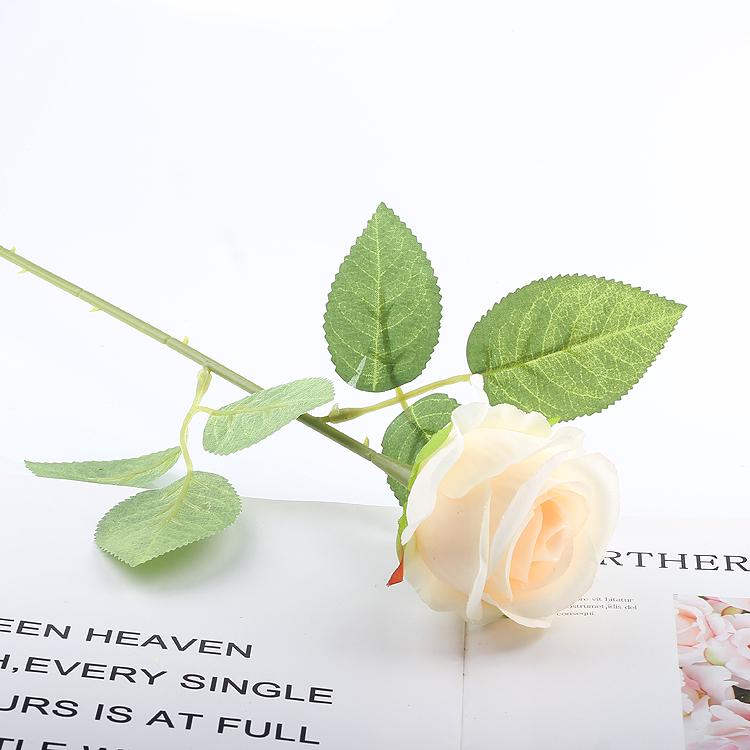 Luxury Silk Rose Arrangement for Valentine's Day - Elegant Artificial Flowers for Living Room Decor.