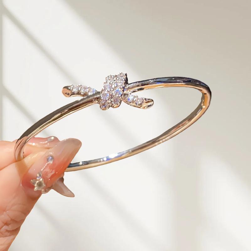 2026 Knot Bracelet Women's Premium Light Luxury Diamond Plated 18K Gold Kink Bracelet Jewelry Hand Jewelry