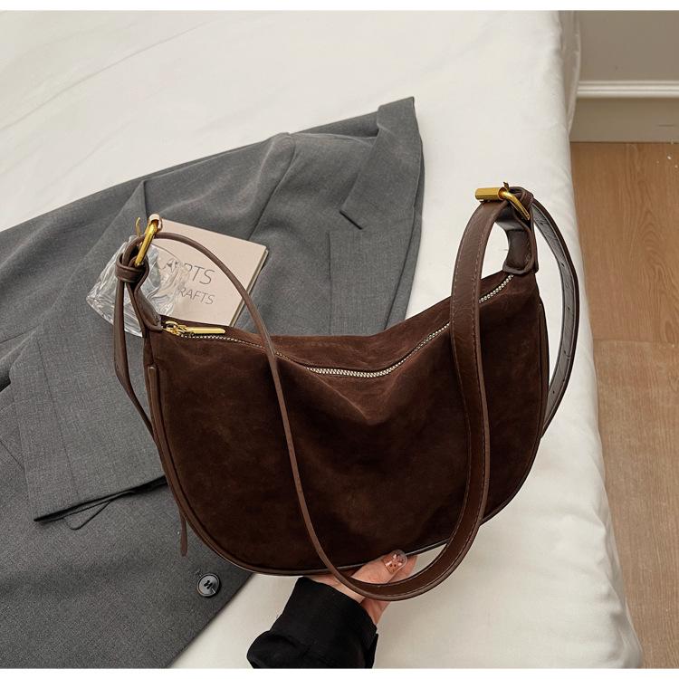 

Korean version niche casual single shoulder armpit bag women s new retro fashion high sense versatile casual messenger dumpling bag темно-коричневого