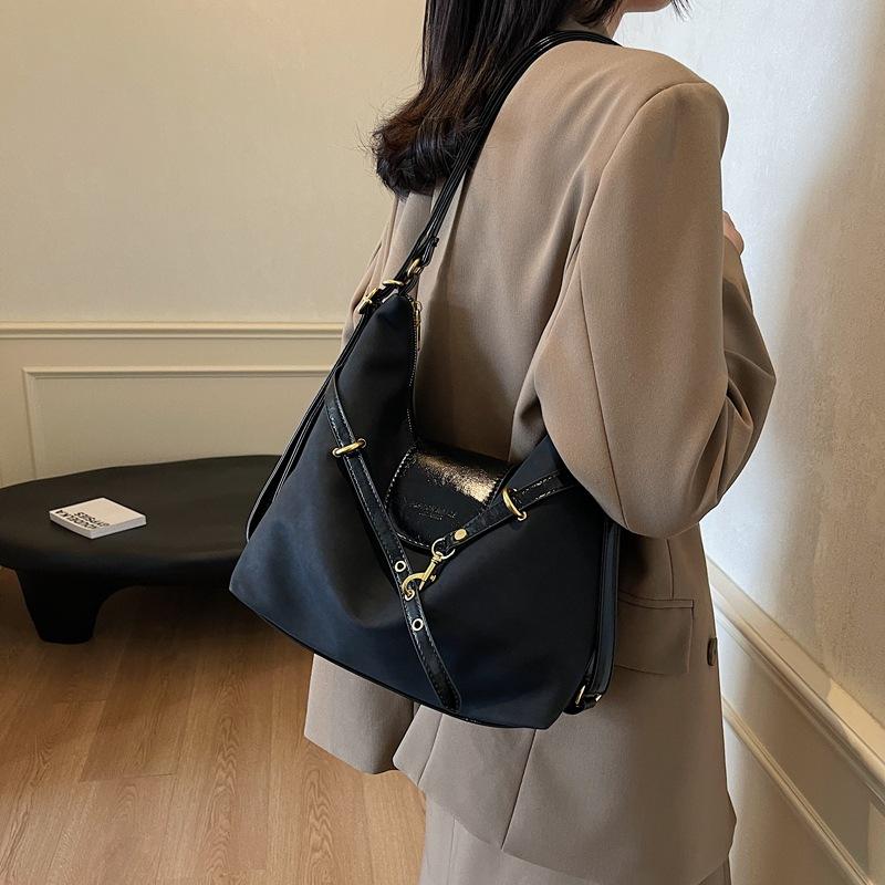 Autumn and winter commuting large-capacity tote bag women's 2025 new high-end texture niche versatile casual messenger bag