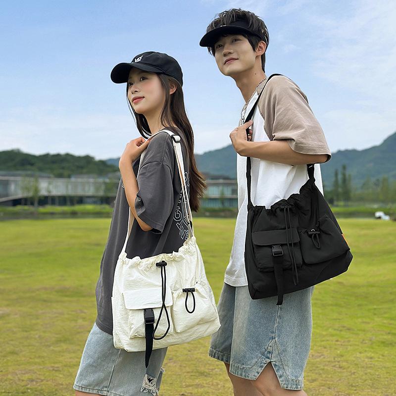 Casual Trendy Nylon Cloth Men'S And Women'S Same Shoulder Crossbody Tote Bag Pleated Lightweight Sports Dumpling Bag