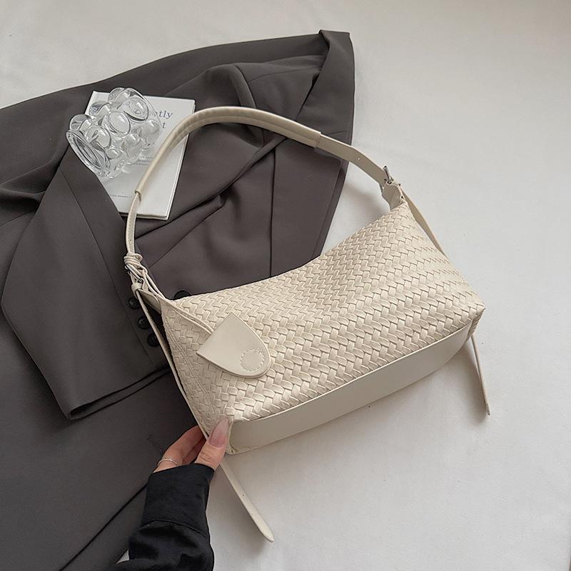 High-value retro woven bag women's 2025 new fashion commuter messenger bag large-capacity shoulder armpit bag