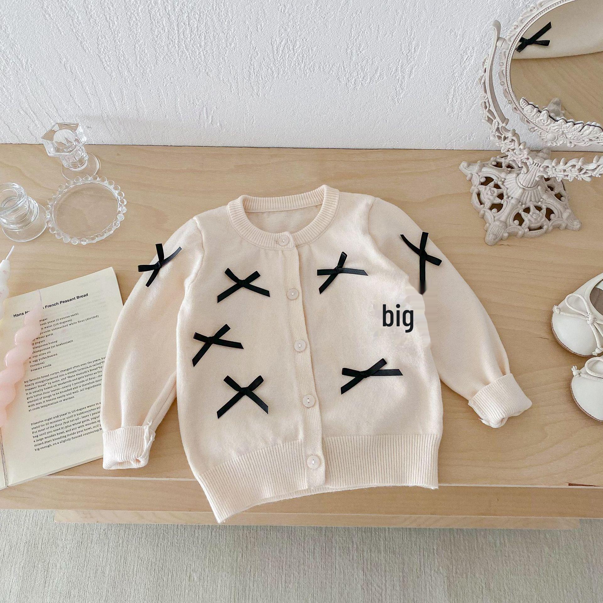 

В язаний светр з бантом для дівчинки осінь 2024 року 100 cm