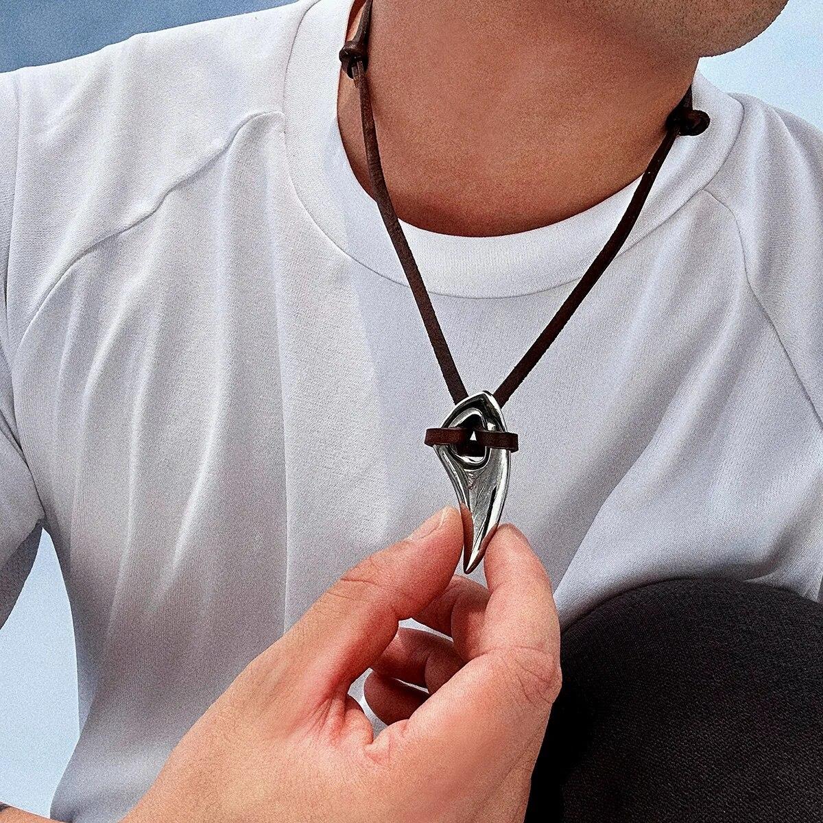 

Simple Gun Black Color Wax Cord With Pendant Necklace for Men Small Round Rings Charm Choker Jewelry Collar Party Street