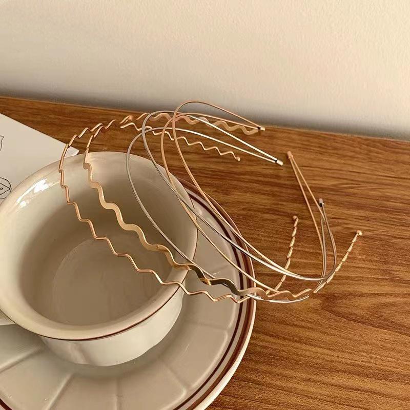 Einfache goldene gewellte Metall-Haarbänder Elegante Wellen-Stirnbänder Mode Frauen Krone Kopfband Haarstyling Kopfschmuck Zubehör Geschenke