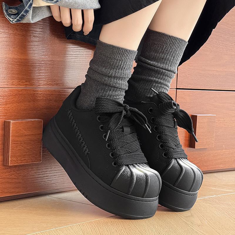 Herbst und Winter neue Shell-Kopf Low-Top Board-Schuhe weiche Sohle dicke Sohle höhenverstellend lässige Sportschuhe