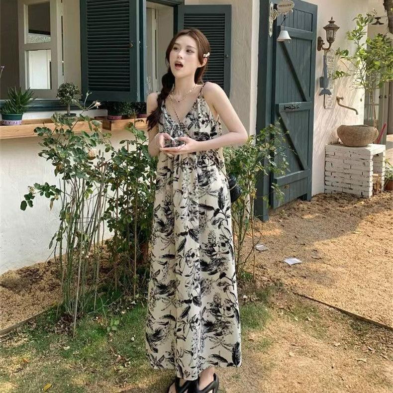 Coffee break French suspender dress children's summer new seaside vacation temperament high-end floral dress