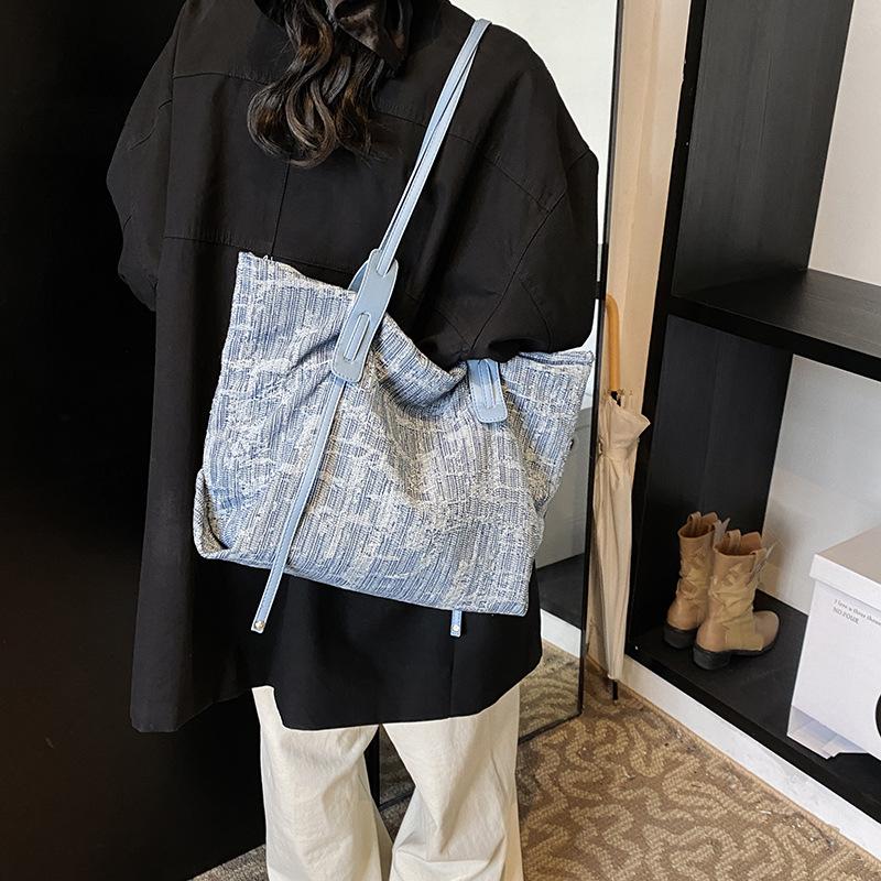 Denim Bag Women's 2025 New Student Class Commuter Tote Bag High-end Shoulder Bag Casual Fashion Women's Bag