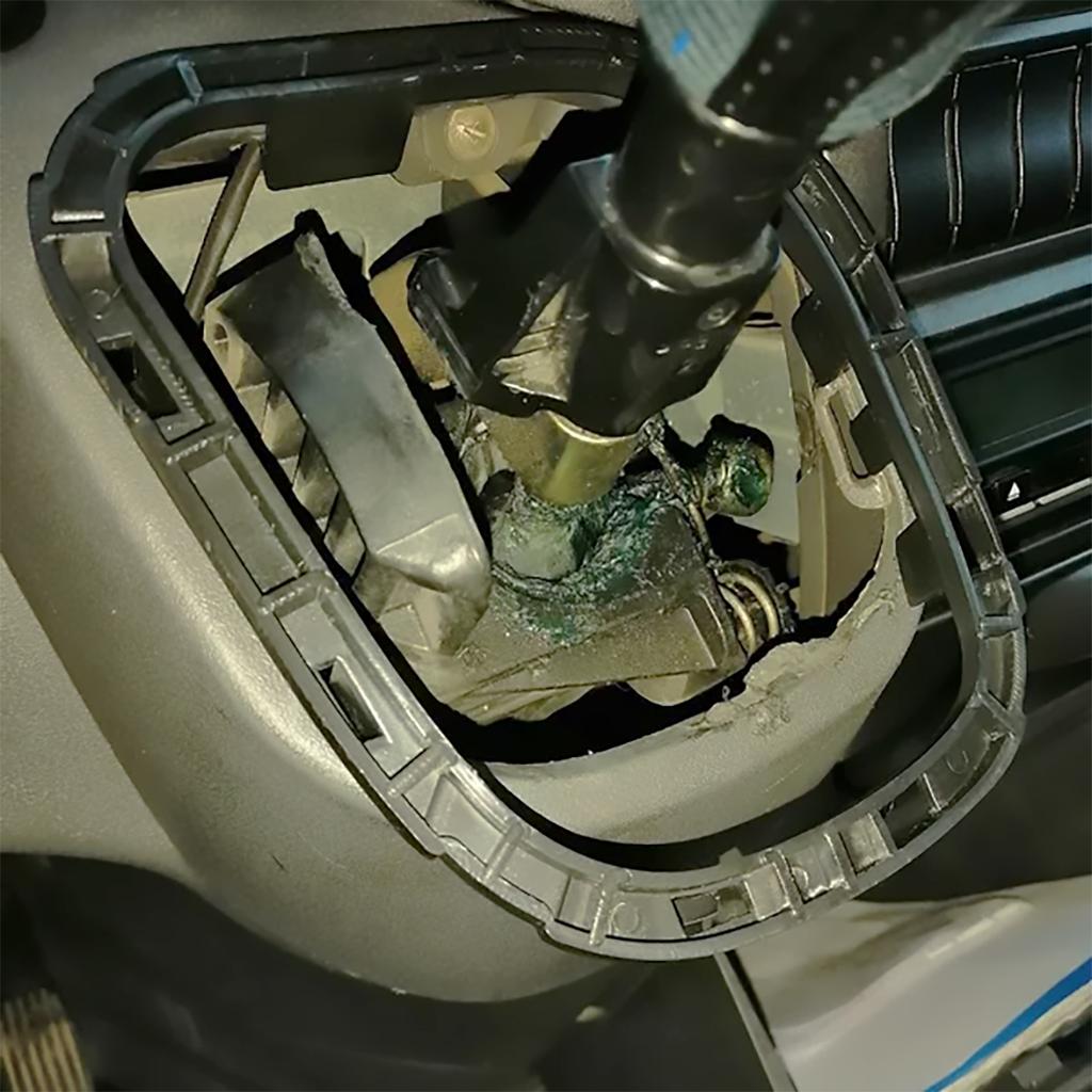 5801265777 LHD Manual Gear Shift Boot Gaiter For Iveco Daily IV 2006 2007 2008 2009 2010 2011 PU Leather Gear Stick Cover with Plastic Frame