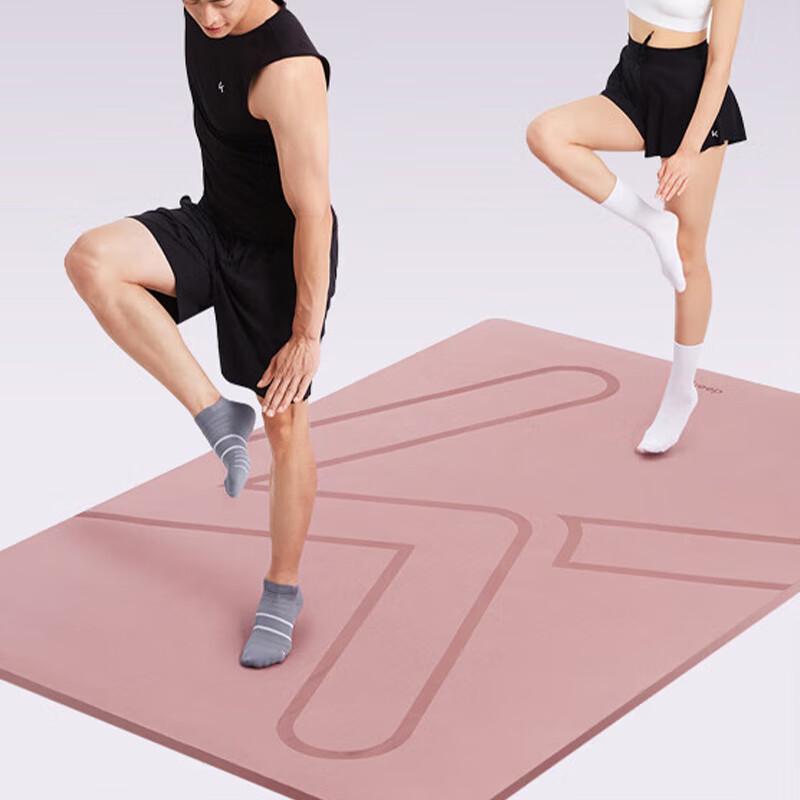 Храните сверхбольшой коврик для домашних тренировок