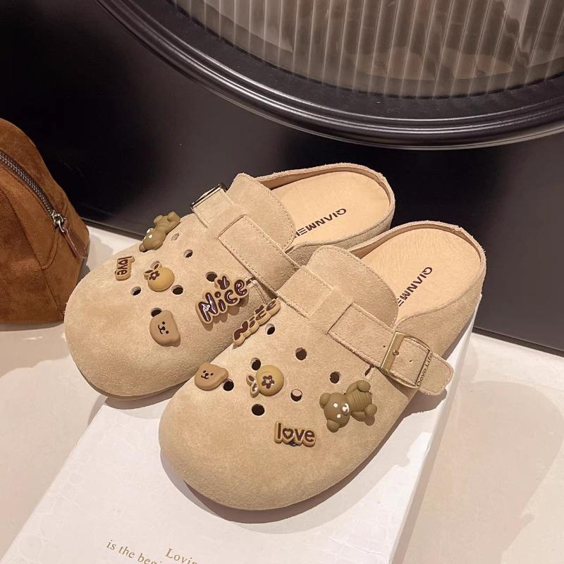 Ein neuer Stil von Retro-Schuhen mit Klappdeckel und dicken Sohlen, halb Klappdeckel und halb Pantoffel für Damen