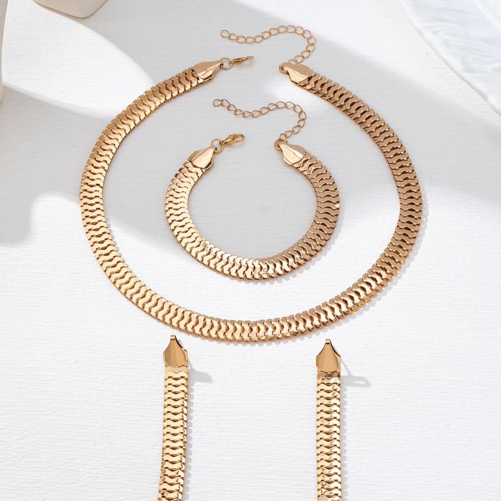 Fashion temperament Elegant personality Versatile gold European and American style necklace Bracelet Earrings suit Women's