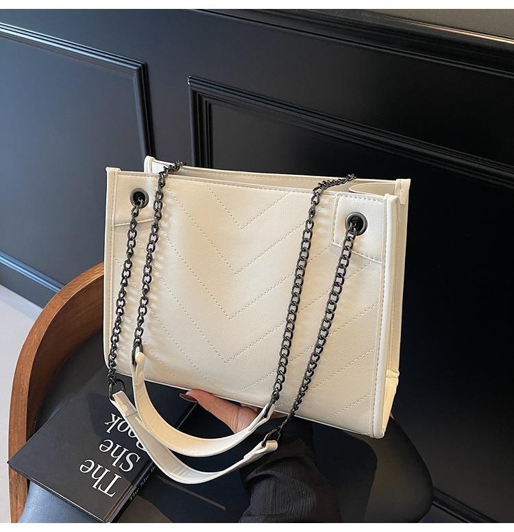 

Casual daily messenger bag tote chain bag women s bag new large-capacity sewing line shoulder bag білий