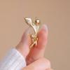 Autumn and winter oil drop tree leaves pearl brooch coat suit jacket accessories simple brooch pin anti-light decoration