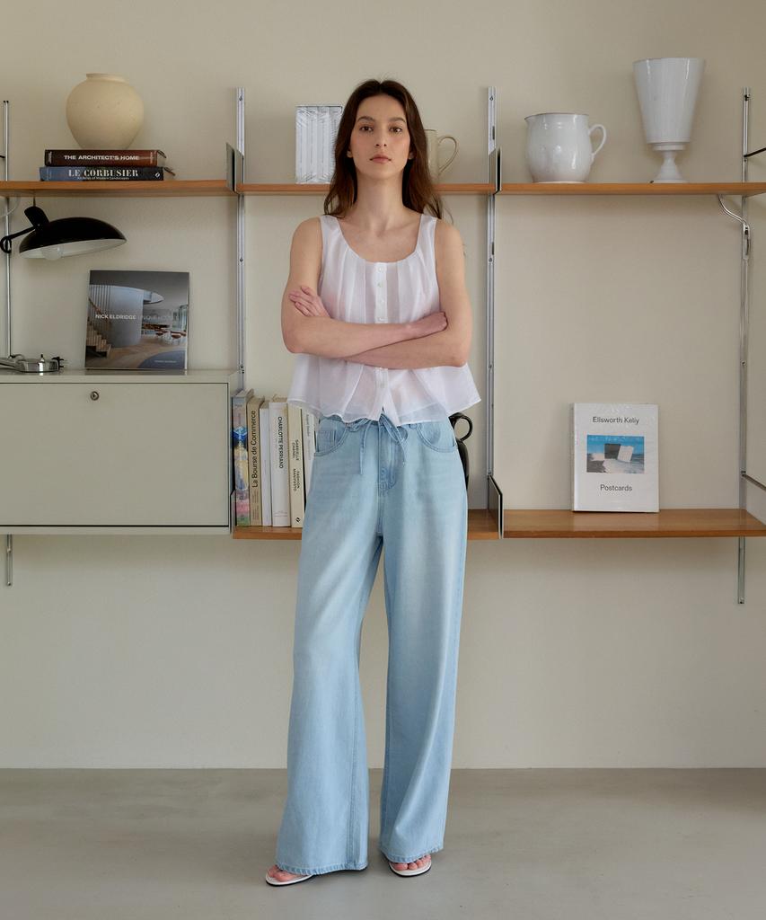 The Ello Strap Point Denim Pants (Light Blue)