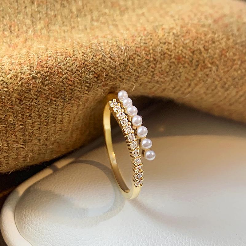 Elegant Versatile Pearl & Rhinestone Ring for Women - Personalized Fashionable Jewelry, High-End Trendy Design