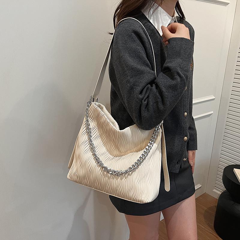 

Большая вместительная сумка женская 2024 новая универсальная сумка-мессенджер через плечо с цепочкой текстурная сумка-ведро для поездок на работу