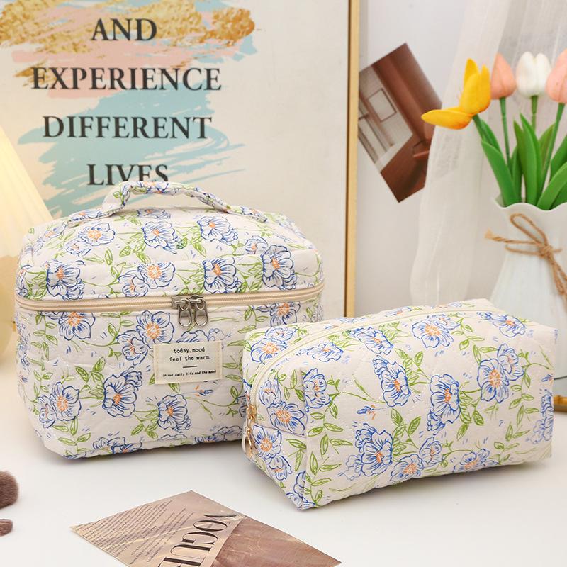 Large Capacity Quilted Floral Makeup Bag - Portable Cotton Toiletry Handbag with Cute Flower Design for Students